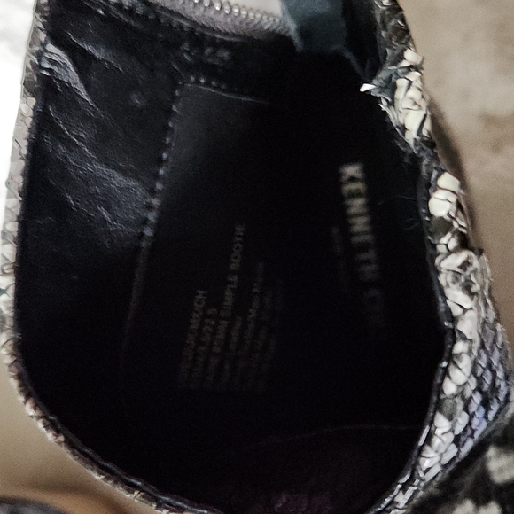 Kenneth cole snake print bootie size6 - Picture 6 of 7